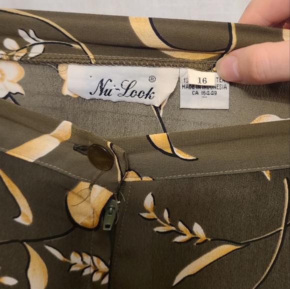 Pretty Olive Green Vintage Floral Maxi Skirt - Picture 2 of 2